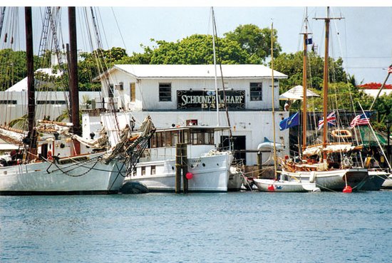 SCHOONER WHARF BAR CAM